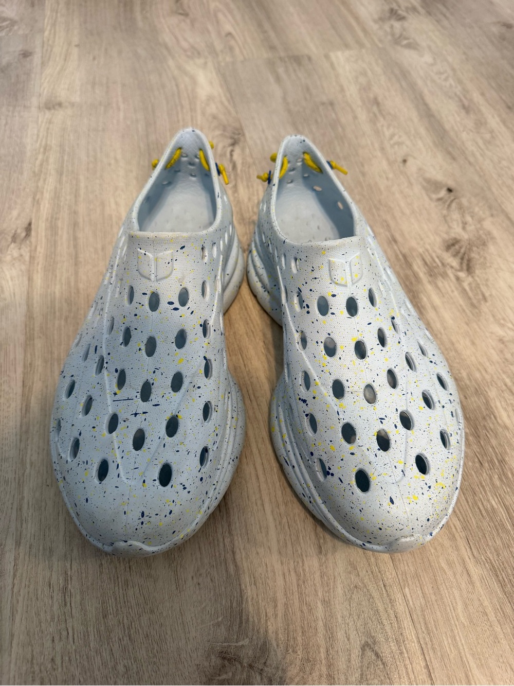 Kane Lightweight Clog in Light blue with Yellow Speckle